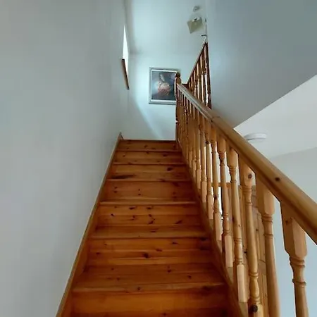 3 Bed Semi-detached House In A Quite Estate Casa vacanze