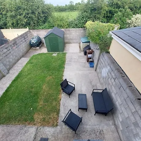 Vakantiehuis 3 Bed Semi-detached House In A Quite Estate Bruff