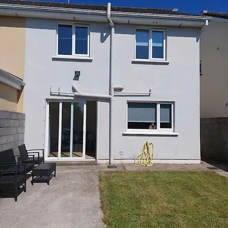 3 Bed Semi-detached House In A Quite Estate