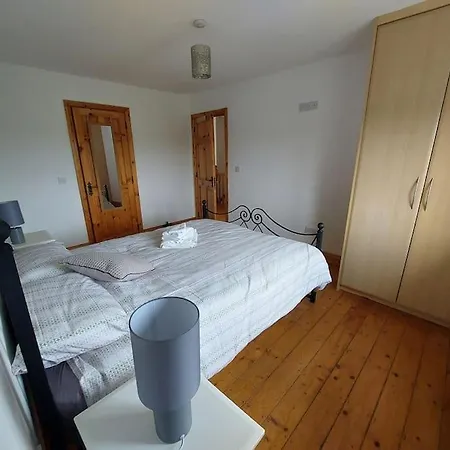3 Bed Semi-detached House In A Quite Estate Σπίτι διακοπών