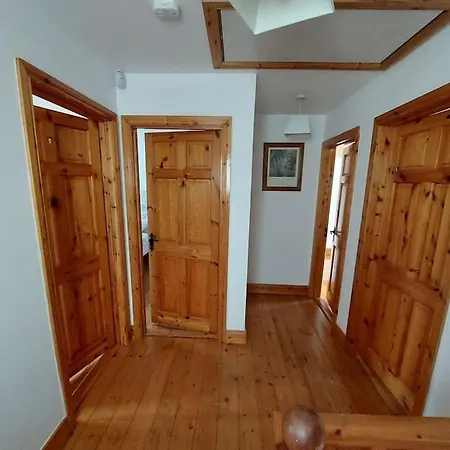 3 Bed Semi-detached House In A Quite Estate *