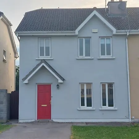 Σπίτι διακοπών 3 Bed Semi-detached House In A Quite Estate