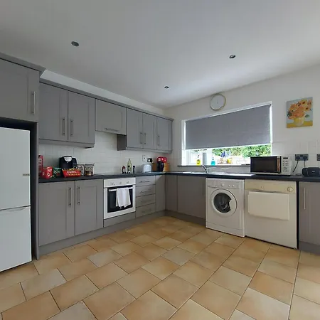 Σπίτι διακοπών 3 Bed Semi-detached House In A Quite Estate *