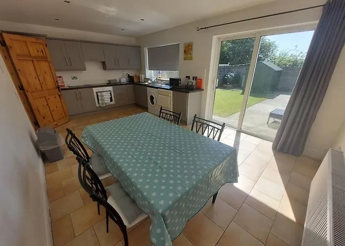 3 Bed Semi-detached House In A Quite Estate Casa de Férias