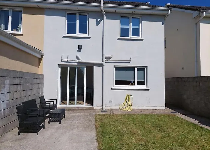 3 Bed Semi-detached House In A Quite Estate