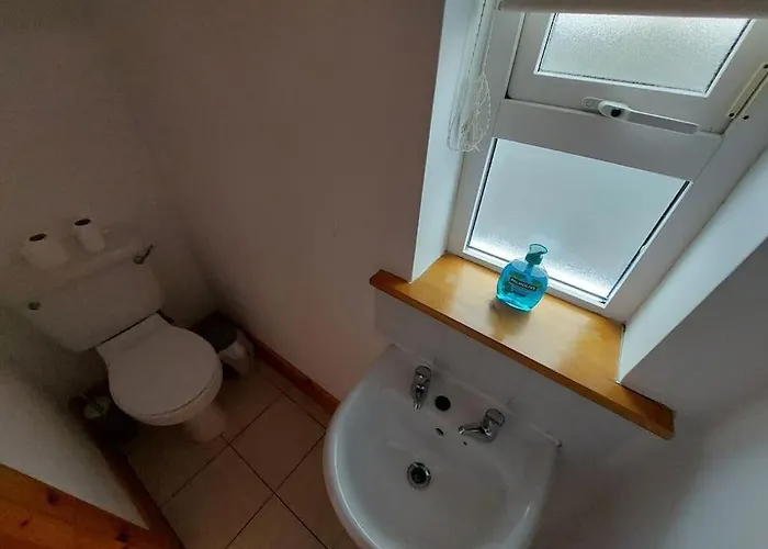 Дом отдыха 3 Bed Semi-detached House In A Quite Estate