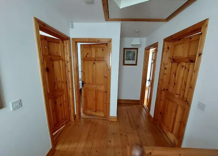 3 Bed Semi-detached House In A Quite Estate *