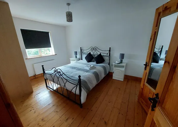 3 Bed Semi-detached House In A Quite Estate Casa de Férias Bruff